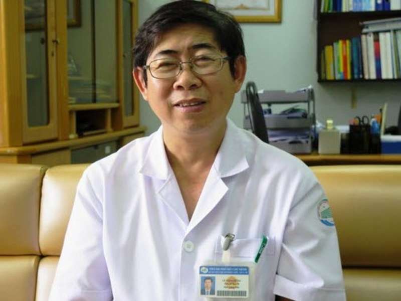 Bác sĩ Lê Mạnh Hùng chữa hen suyễn
